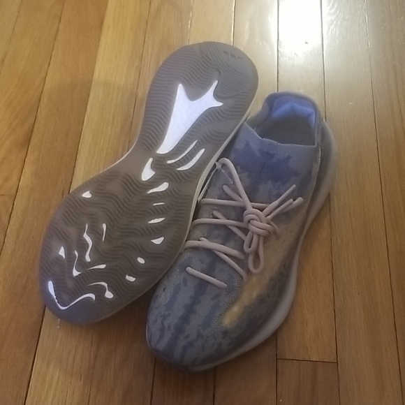 ๐๏ธ Yeezy Boost 380 - Picture 4 of 8